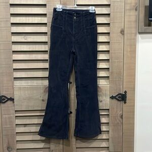 Free People, Jayde corduroy, high-rise flare, black pants
Size 25